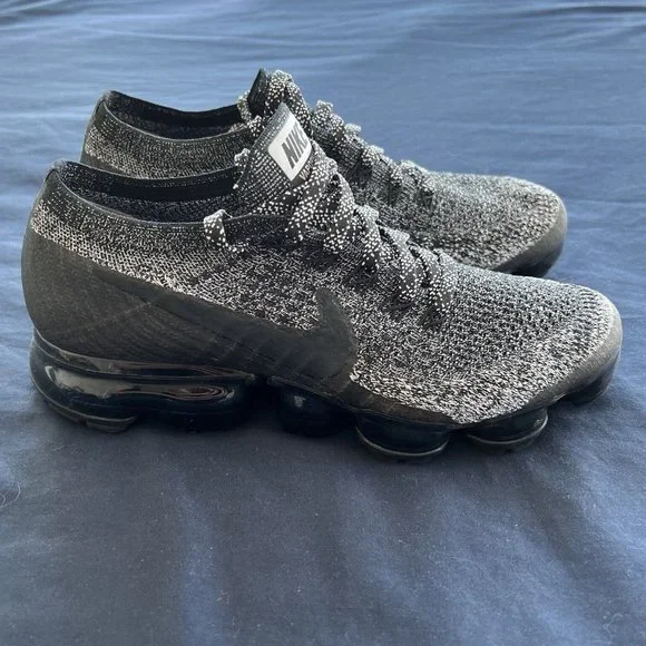 black nike vapormax size 7